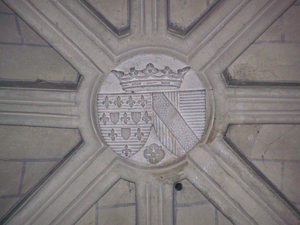 Le blason d’Alexis Charbonneau de l’Echasserie et Gabrielle d’Escoubleau du Sourdis (sommé d'une couronne de marquis)