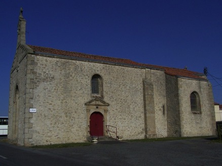 La chapelle de l'Elu (côté sud) et la porte du Cardinal de Sourdis (dont le blason a presque disparu)