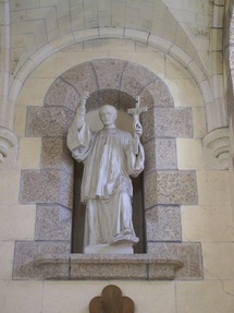 Statue du Père de Montfort dans la basilique de Saint-Laurent-sur-Sèvre