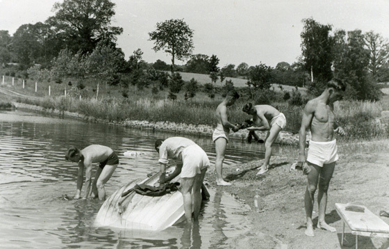 Les Allemands, comme les jeunes du pays, appréciaient l'étang de la Gastière par ces fortes chaleurs de l'été 1940. Ils y faisaient aussi leur lessive.