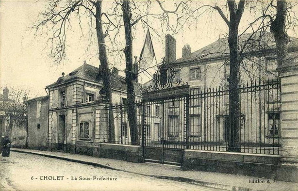 Carte postale ancienne de la sous-préfecture de Cholet (début XXe siècle)