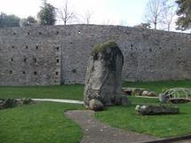 Le menhir de la Garde