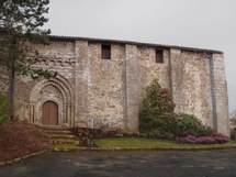 Le mur nord de la chapelle Saint-Jean de Montfaucon