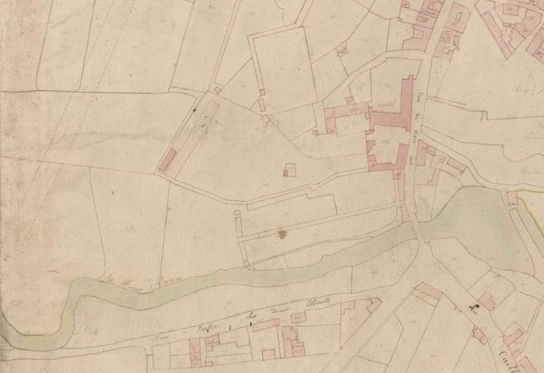 Sur ce détail du cadastre de 1811, l'urbanisation de l'îlot des Cordeliers se concentre encore autour de son noyau originel, mais on distingue déjà à l'ouest le tracé de la future rue Maindron.