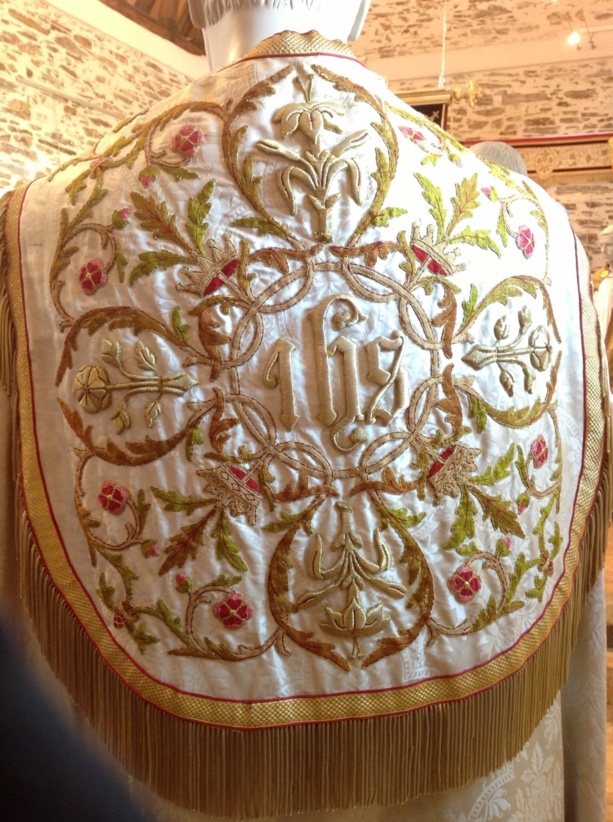 Détail de l'un des vêtements liturgiques.