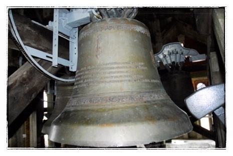 "jeanne", une des trois cloches de l'église du Sacré Cœur de Cholet.