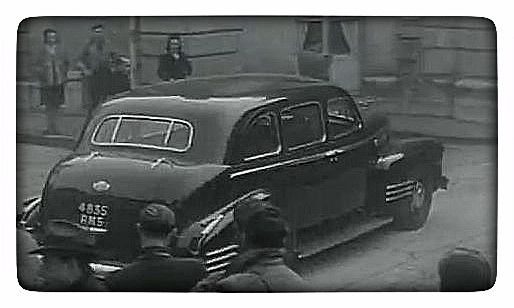 La voiture de De Gaulle, en 1945. (Source : INA)